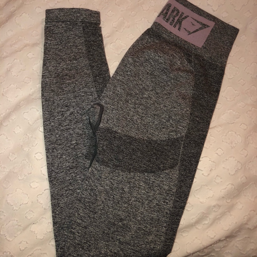 Gym shark leggings